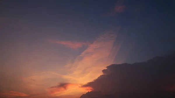 Χρώμα του ουρανού κατά το ηλιοβασίλεμα — Φωτογραφία Αρχείου