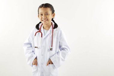 tıbbi takım elbiseli küçük kız rüya 