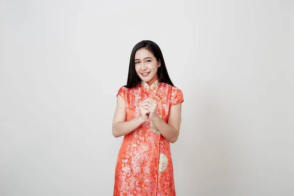 Азійка носить чонгсам у китайському новому році. — стокове фото