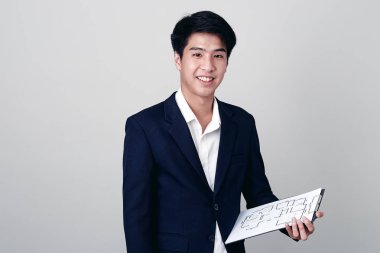 Beyaz üzerine not defteri yazan bir iş adamı