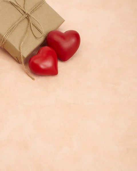 Regalo y marco de corazón para el día de San Valentín — Foto de Stock