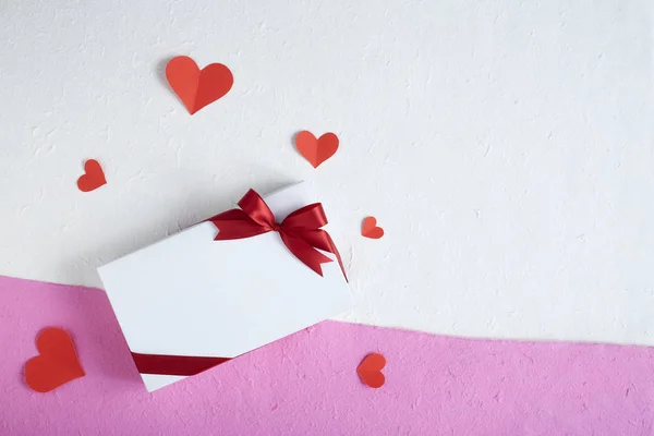 Día de San Valentín con caja de regalo y corazón — Foto de Stock