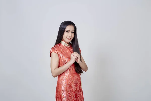 Mujer asiática en vestido chino cheongsam tradicional —  Fotos de Stock