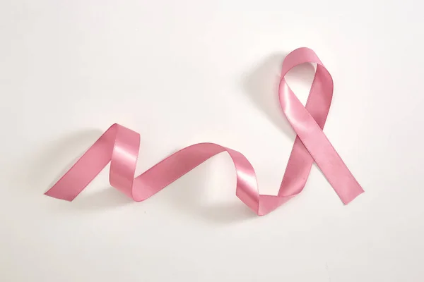 Рожева стрічка символ Поінформованість про рак молочної — стокове фото