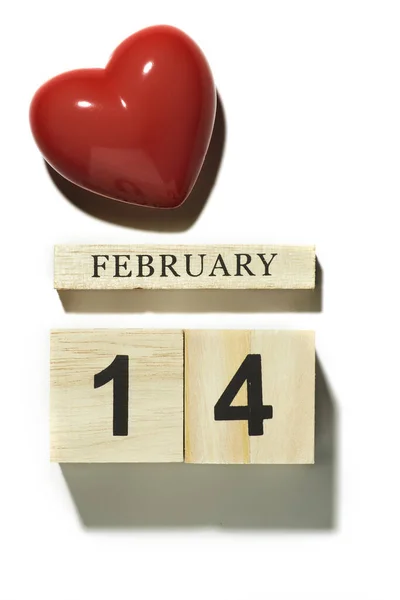 Coeur rouge en forme de cube calendrier avec ombre — Photo