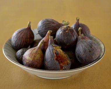 Masada olgun mor incirler