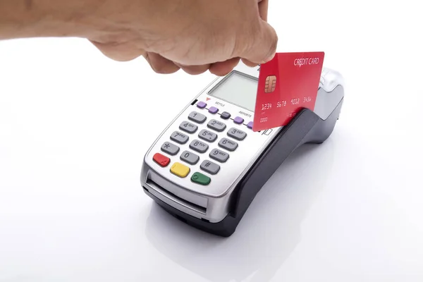 Carte de crédit et pos terminal sur blanc — Photo