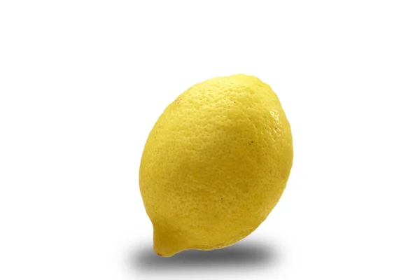 孤立在白色背景上的新鲜柠檬 — 图库照片