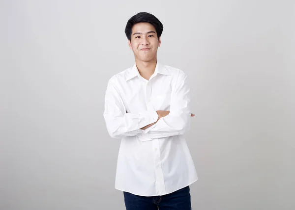 Studioaufnahme Eines Jungen Asiatischen Gutaussehenden Geschäftsmannes Vor Grauem Hintergrund — Stockfoto