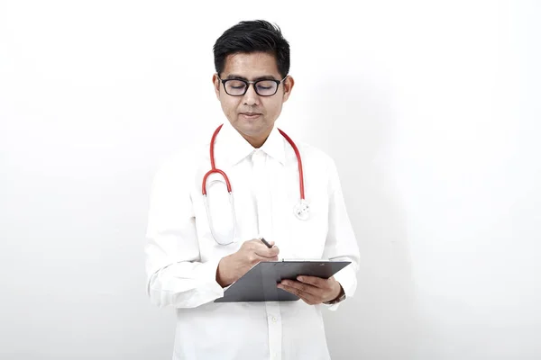 Smart Beau Asiatique Barbu Médecin Dans Des Lunettes Avec Stéthoscope — Photo