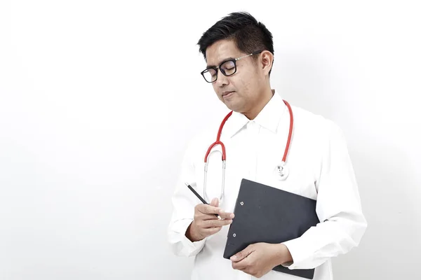 Smart Snygg Asiatisk Läkare Glasögon Med Stetoskop Isolerad Vit Bakgrund — Stockfoto