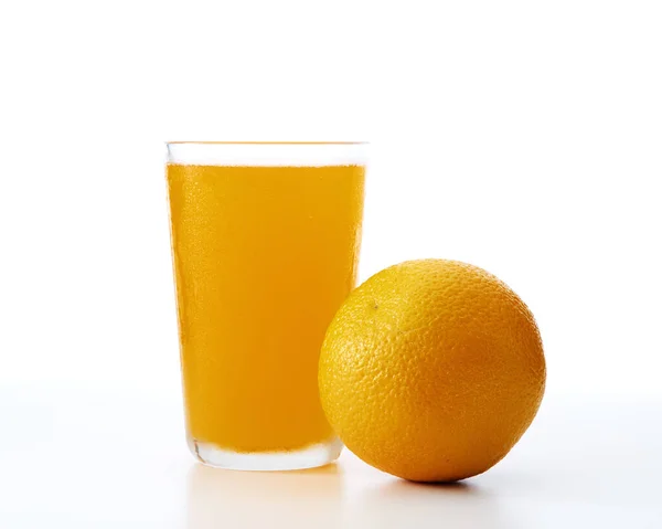 Verre Orange Fraîche 100 Jus Isolé Sur Fond Blanc — Photo