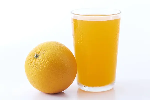 Verre Orange Fraîche 100 Jus Isolé Sur Fond Blanc — Photo