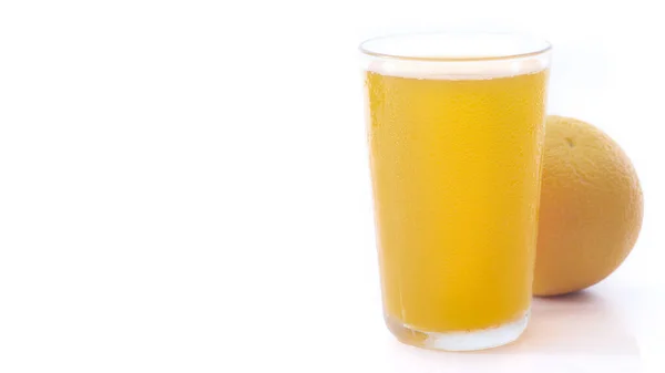 Bicchiere Arancia Fresca 100 Succo Isolato Sfondo Bianco — Foto Stock