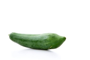 Papaya. Meyve hem beyaz arka planda hem de baharatlı yeşil papaya salatası ya da somtum ile yenebilir Tayland 'da ünlü yiyecekler