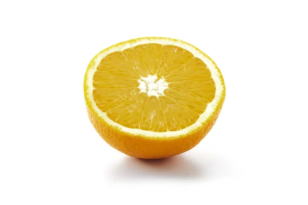 Fatia Laranja Fruta Laranja Fresca Metade Isolada Sobre Fundo Branco — Fotografia de Stock