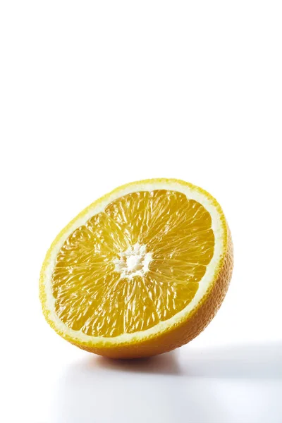 Φέτα Πορτοκαλιού Φρέσκα Φρούτα Πορτοκαλιού Μισοαπομονωμένα Λευκό Φόντο — Φωτογραφία Αρχείου