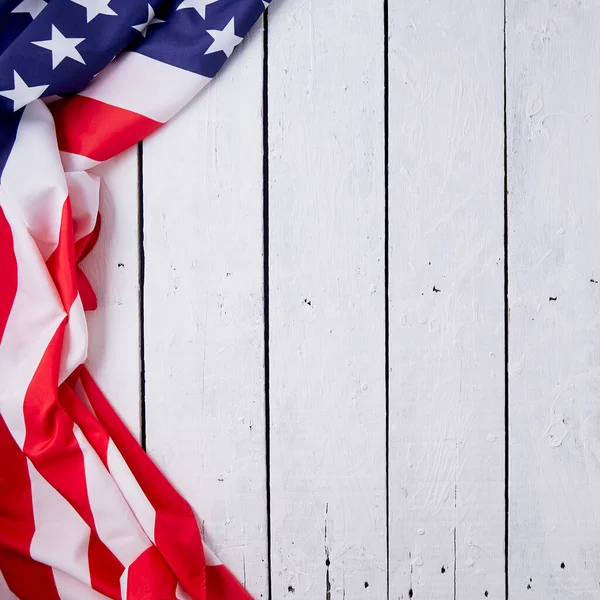 Amerykańska Flaga Obchody Lipca Białym Drewnianym Tle Okazji Dnia Niepodległości — Zdjęcie stockowe