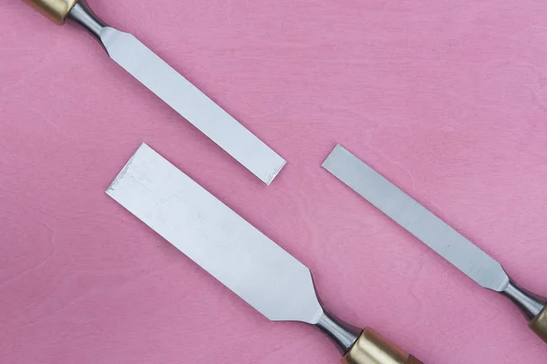 Ahşap arka plan üzerinde profesyonel Keskiler