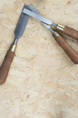 Ahşap arka plan üzerinde profesyonel Keskiler