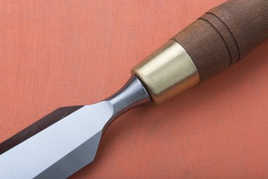 Ahşap arka plan üzerinde profesyonel Keskiler