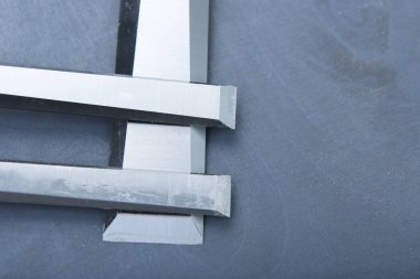 Ahşap arka plan üzerinde profesyonel Keskiler