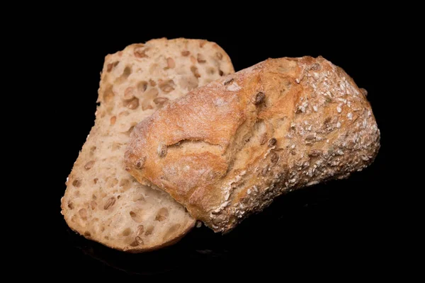 Pão Pão Sobre Fundo Preto Isolado — Fotografia de Stock