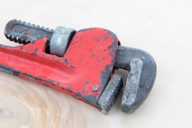 doğal pembe bir arka plan üzerinde eski araçlar