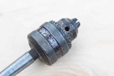 doğal pembe bir arka plan üzerinde eski araçlar