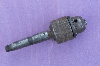 doğal lavanta arka plan üzerinde eski araçlar