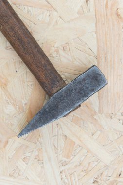 doğal pembe bir arka plan üzerinde eski araçlar