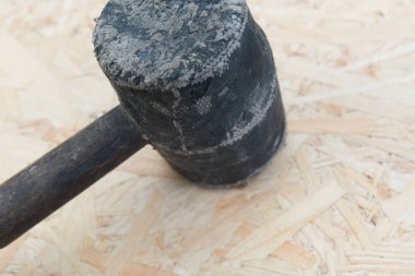 doğal pembe bir arka plan üzerinde eski araçlar