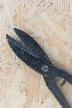 doğal pembe bir arka plan üzerinde eski araçlar