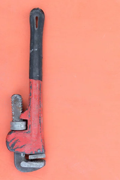 天然橙色背景上的旧工具 — 图库照片
