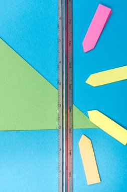 Geri okul arka plan için okul aksesuarları ile