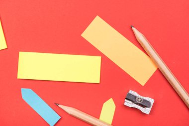 Geri okul arka plan için okul aksesuarları ile