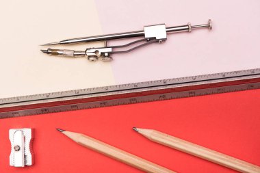 Geri okul arka plan için okul aksesuarları ile