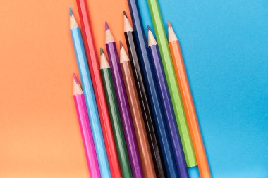 Geri okul arka plan için okul aksesuarları ile