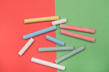 Geri okul arka plan için okul aksesuarları ile