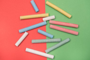 Geri okul arka plan için okul aksesuarları ile