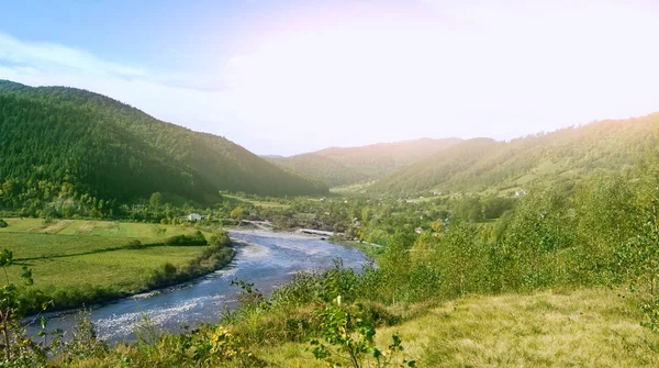 Rio Está Nas Montanhas — Fotografia de Stock