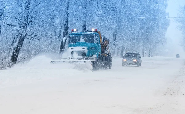 Arado Neve Fazendo Remoção Neve Durante Nevasca — Fotografia de Stock