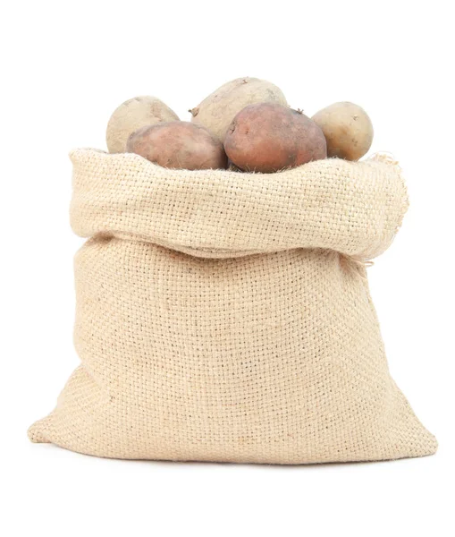 Batatas Saco Serapilheira Fundo Branco — Fotografia de Stock