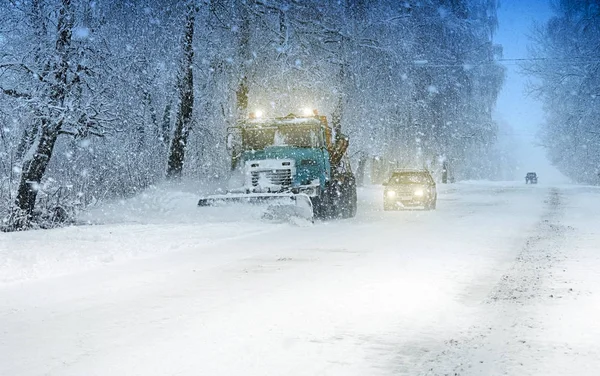 Snow plow doing — Stock Photo, Image