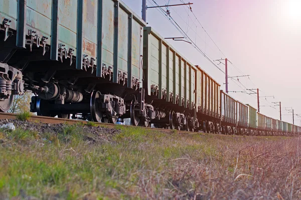 Güterzug Transport Von Eisenbahnwaggons Durch Frachtcontainerschiffe Eisenbahnlogistikkonzept — Stockfoto