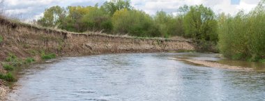 Nehir çorak ve su giderek azalıyor. Dniester. Ukrayna