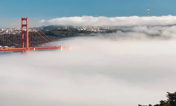 Gyönyörű festői San Francisco városára és a Golden Gate Brid — Stock Fotó