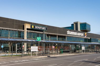 Shannon havaalanı, İrlanda - 27th Aralık 2016: Shannon havaalanı İrlanda County Clare Irelands 2 en büyük Havaalanı olan. Turizm ve sanayi için Batı İrlanda içine bir anahtar Havaalanı.