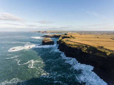 Anteni döngü kafa yarımadanın Batı Clare, İrlanda için. Kilkee Beach 