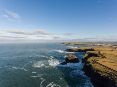 Anteni döngü kafa yarımadanın Batı Clare, İrlanda için. Kilkee Beach 